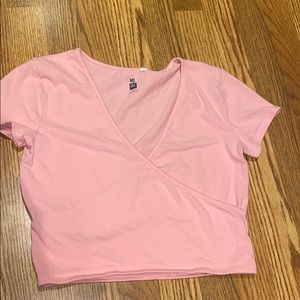 Cropped pink shirt